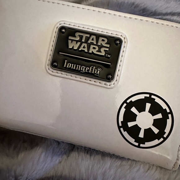 Loungefly Licensed Disney Star Wars Stormtrooper Lenticular Zip-Around Wallet - Picture 5 of 10